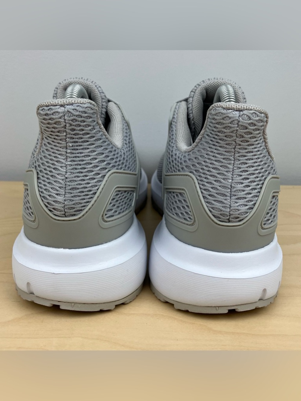 Adidas Women’s Size 9.0 Ultimashow Athletic Running Shoes Gray & White Low Top - Picture 7 of 10